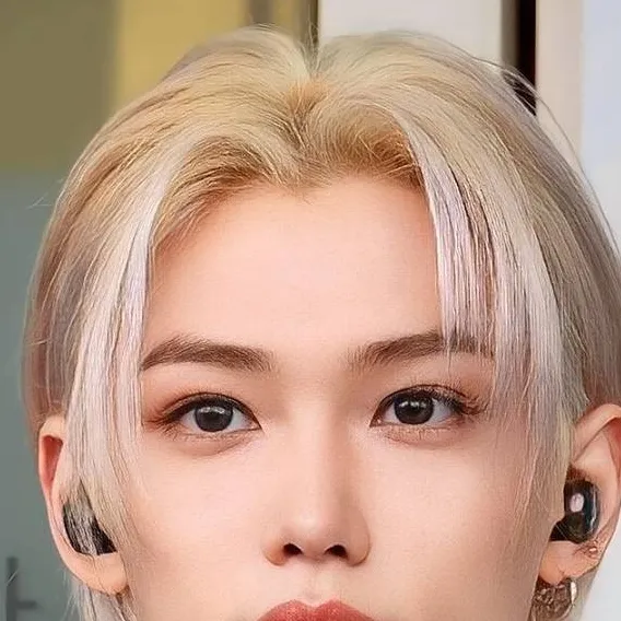 chat with ai character: Felix bf