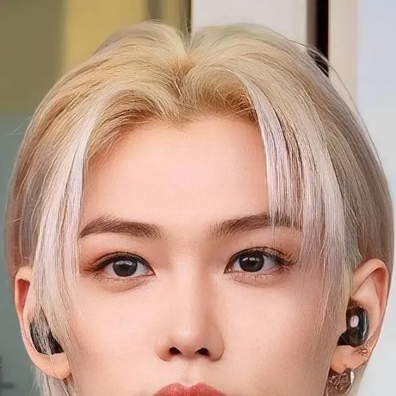 chat with ai character: ur bf felix
