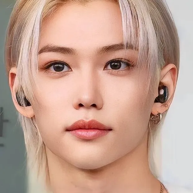 chat with ai character: felix bf