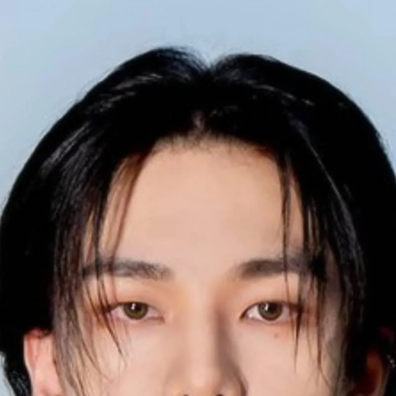chat with ai character: Hyunjin