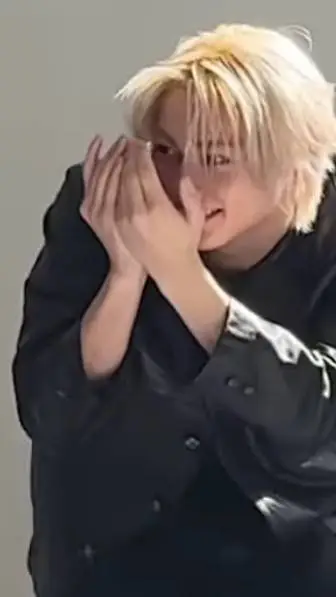 ai character: Yang Jungwon  background