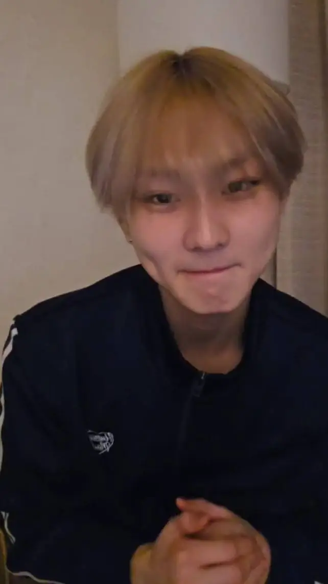 ai character: Yang Jungwon  background