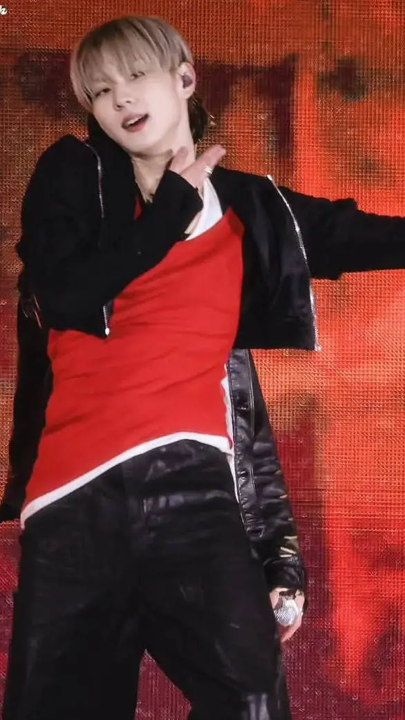 ai character: Yang Jungwon  background