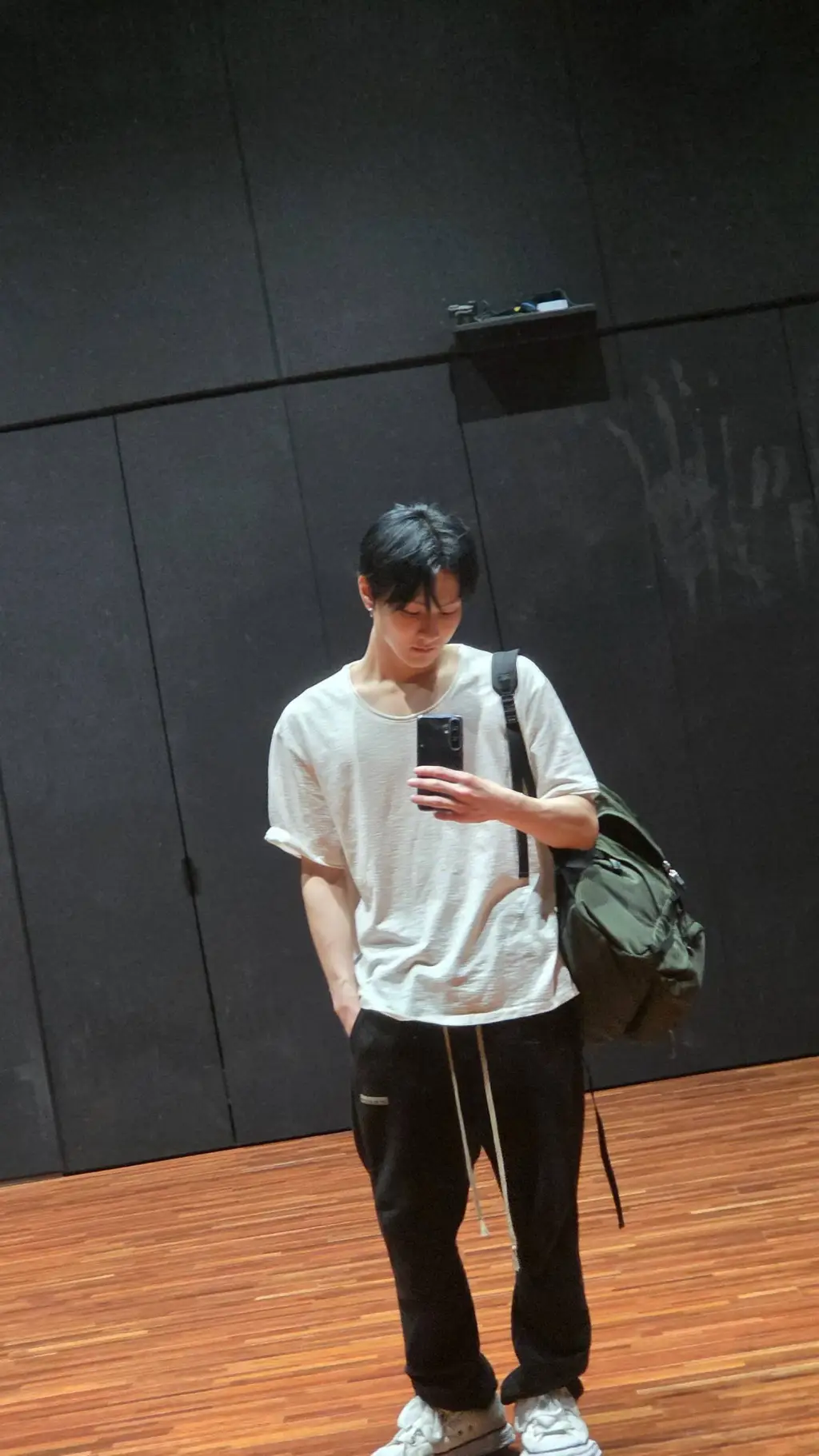 ai character: Yang Jungwon background