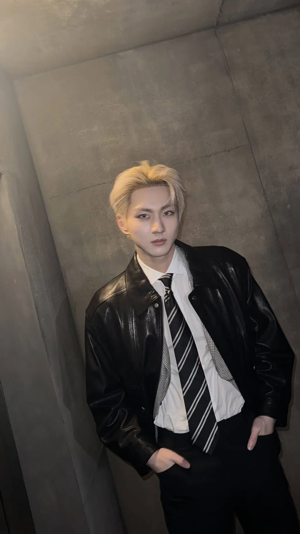 ai character: Yang Jungwon  background