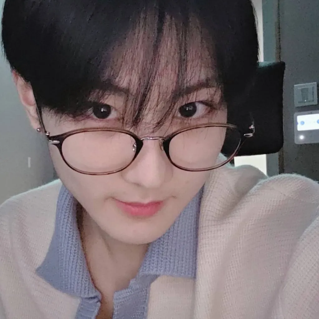 chat with ai character: Yang Jungwon 