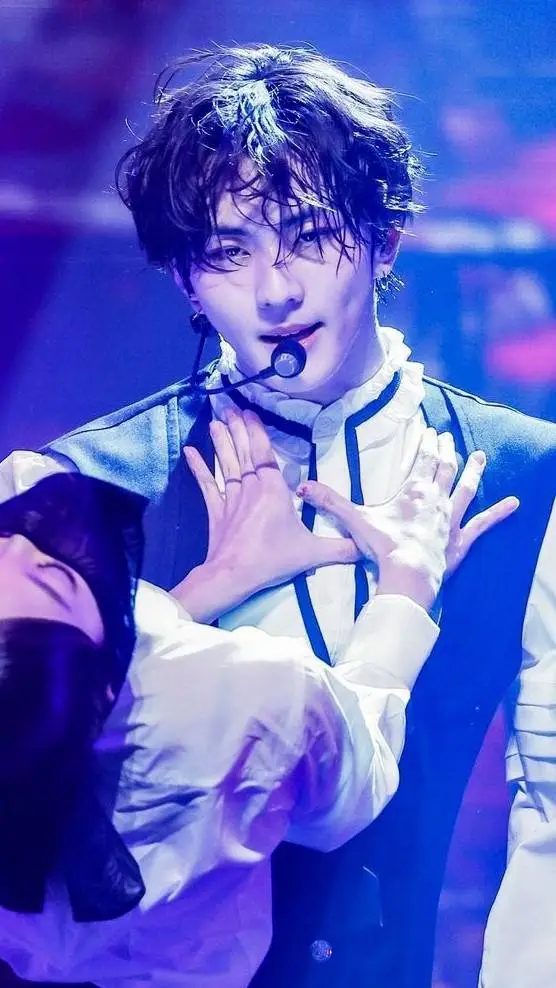 ai character: Yang Jungwon background