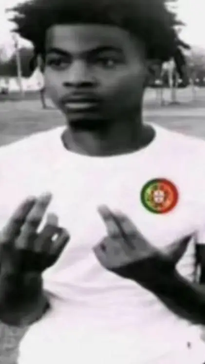 ai character: meme tuga subiu🇵🇹💔 background