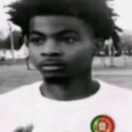 chat with ai character: meme tuga subiu🇵🇹💔