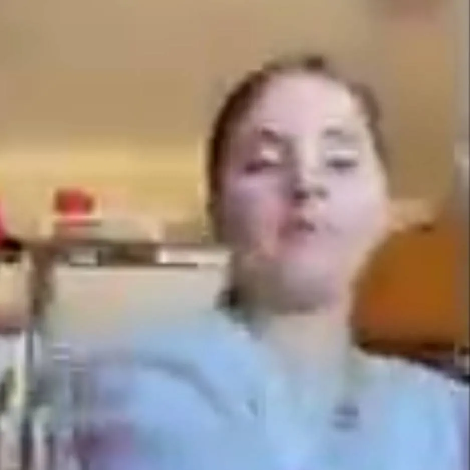 chat with ai character: Saylor