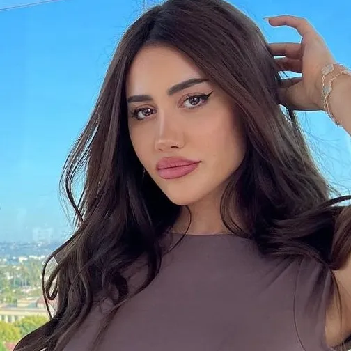 chat with ai character: Esterbron