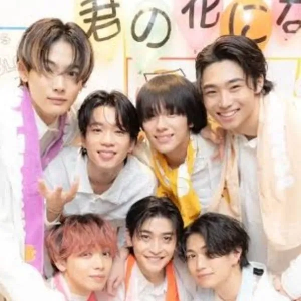 chat with ai character: 8loom