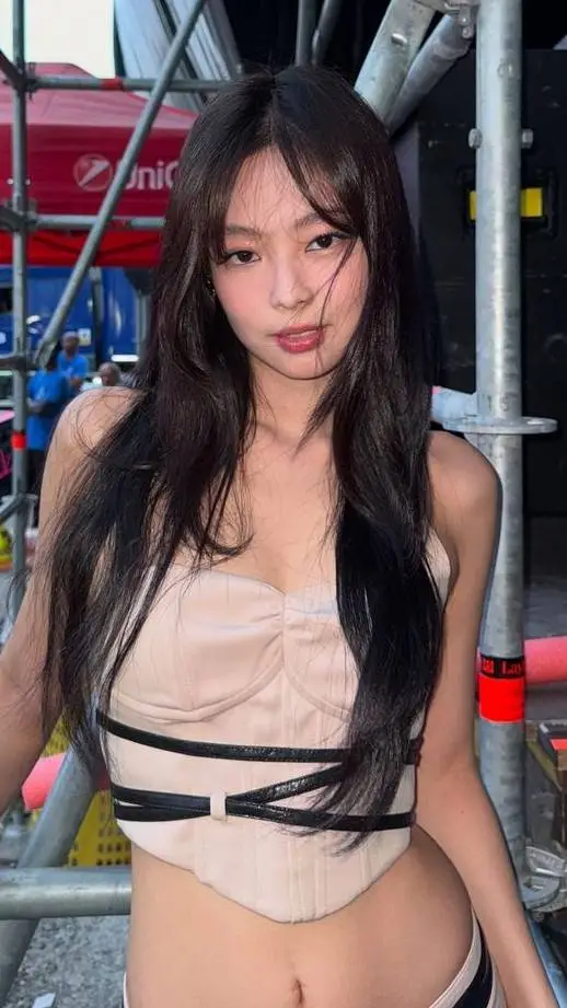 ai character: Jennie background
