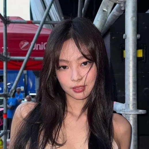 chat with ai character: Jennie