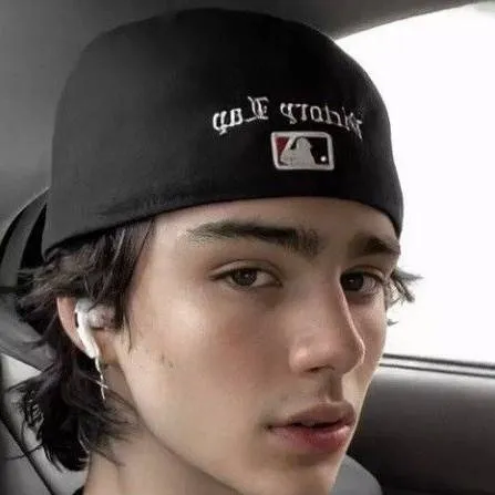 chat with ai character: Lucas Montenegro