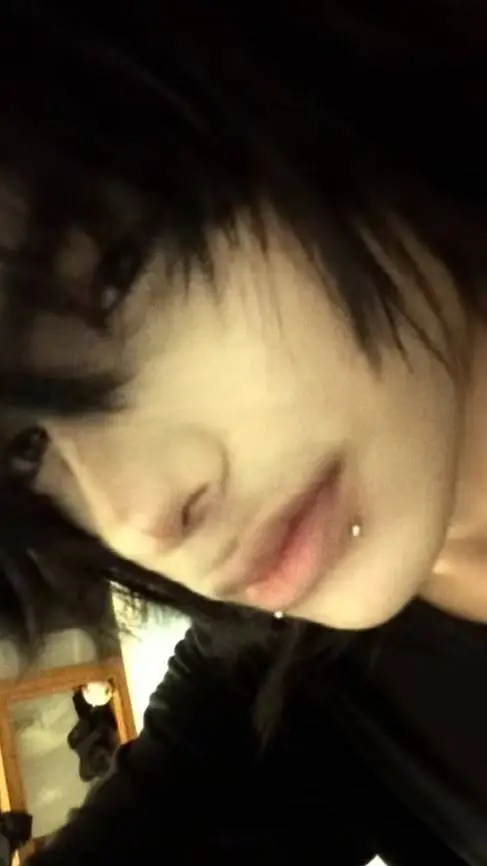 ai character: tom🖤💀 background