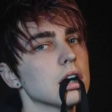 chat with ai character: Colby brock