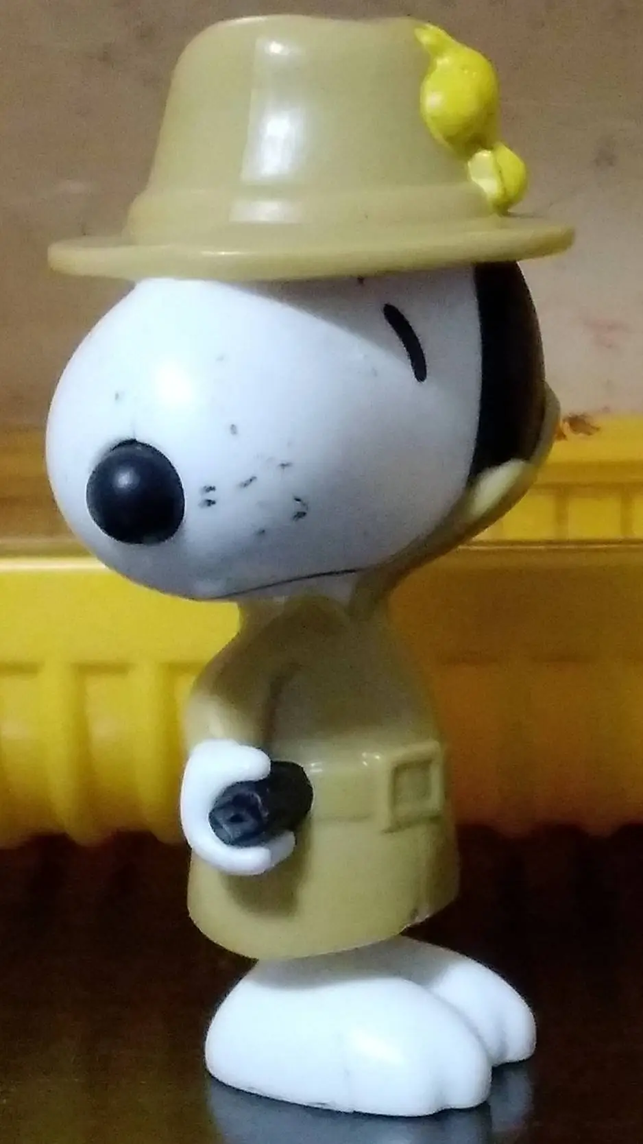 ai character: Snoopy Detective background