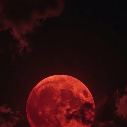 chat with ai character: 💄Blood moon🍓