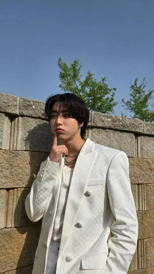 ai character: ★•~Han~•★ background