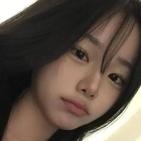 chat with ai character: pick me(kaylia)