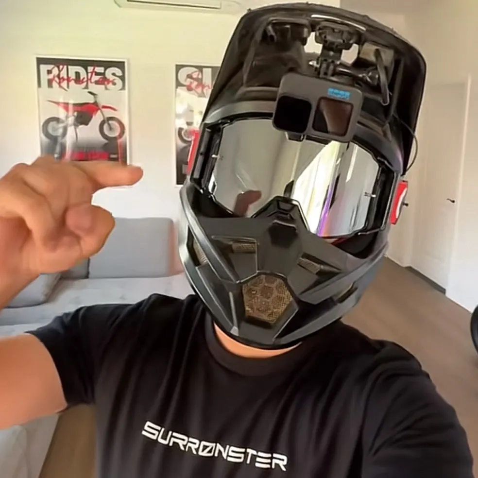 chat with ai character: Surronster 