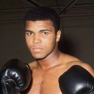 chat with ai character: Boxing boy