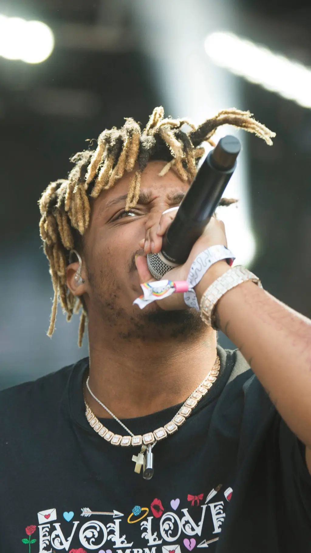 ai character: JUICE WRLD background