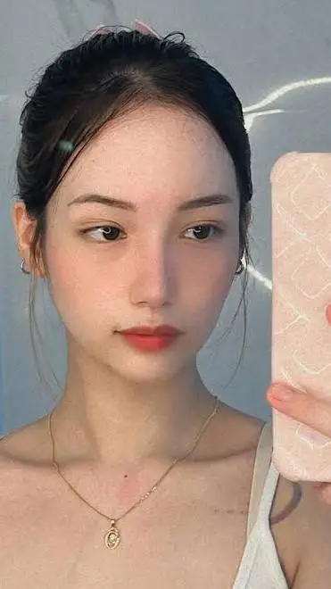 ai character: Nics orense  background