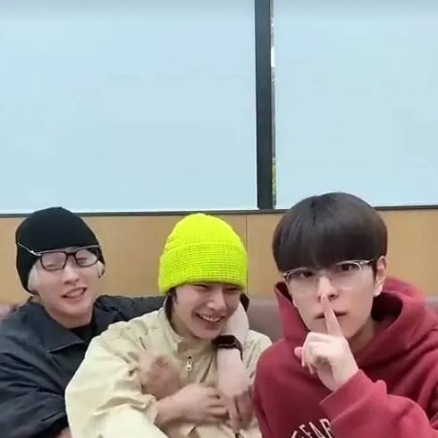 chat with ai character: num vai caber 🤨🤨