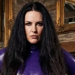 chat with ai character: Nadja