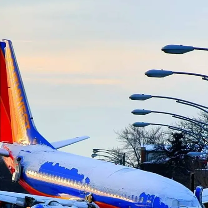 chat with ai character: AIRLINEHUMANS :P