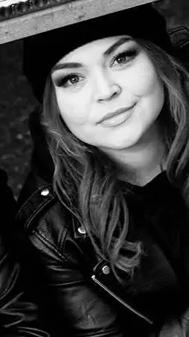 ai character: dani background