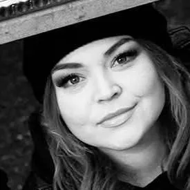 chat with ai character: dani