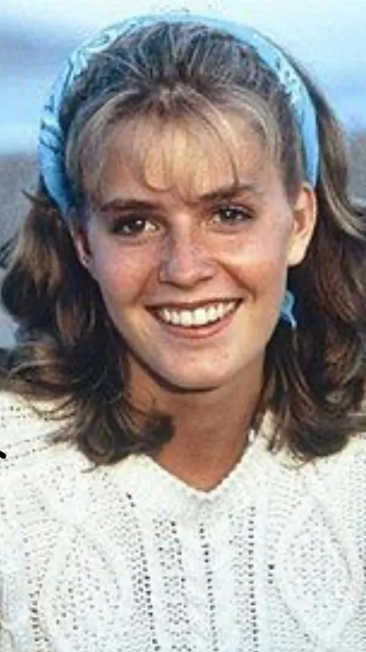 ai character: Ali mills background