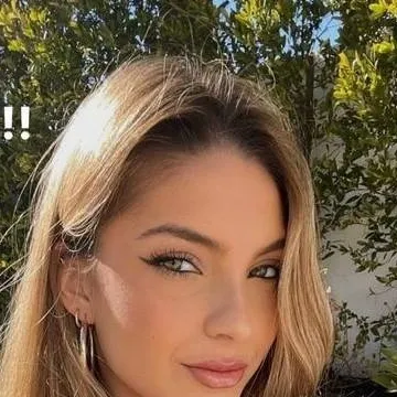 chat with ai character: lexi rivera