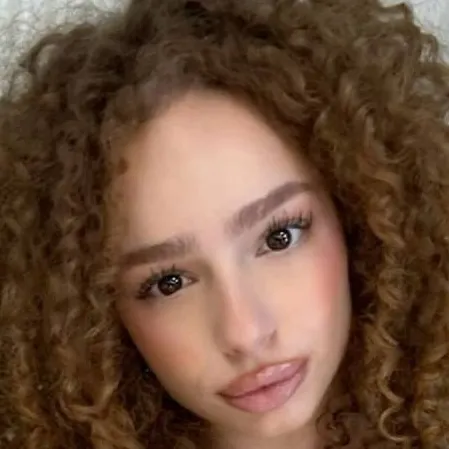 chat with ai character: eliana kalogera