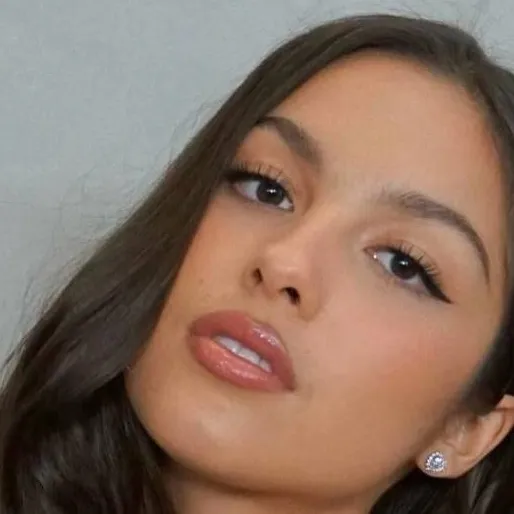 chat with ai character: olivia rodrigo