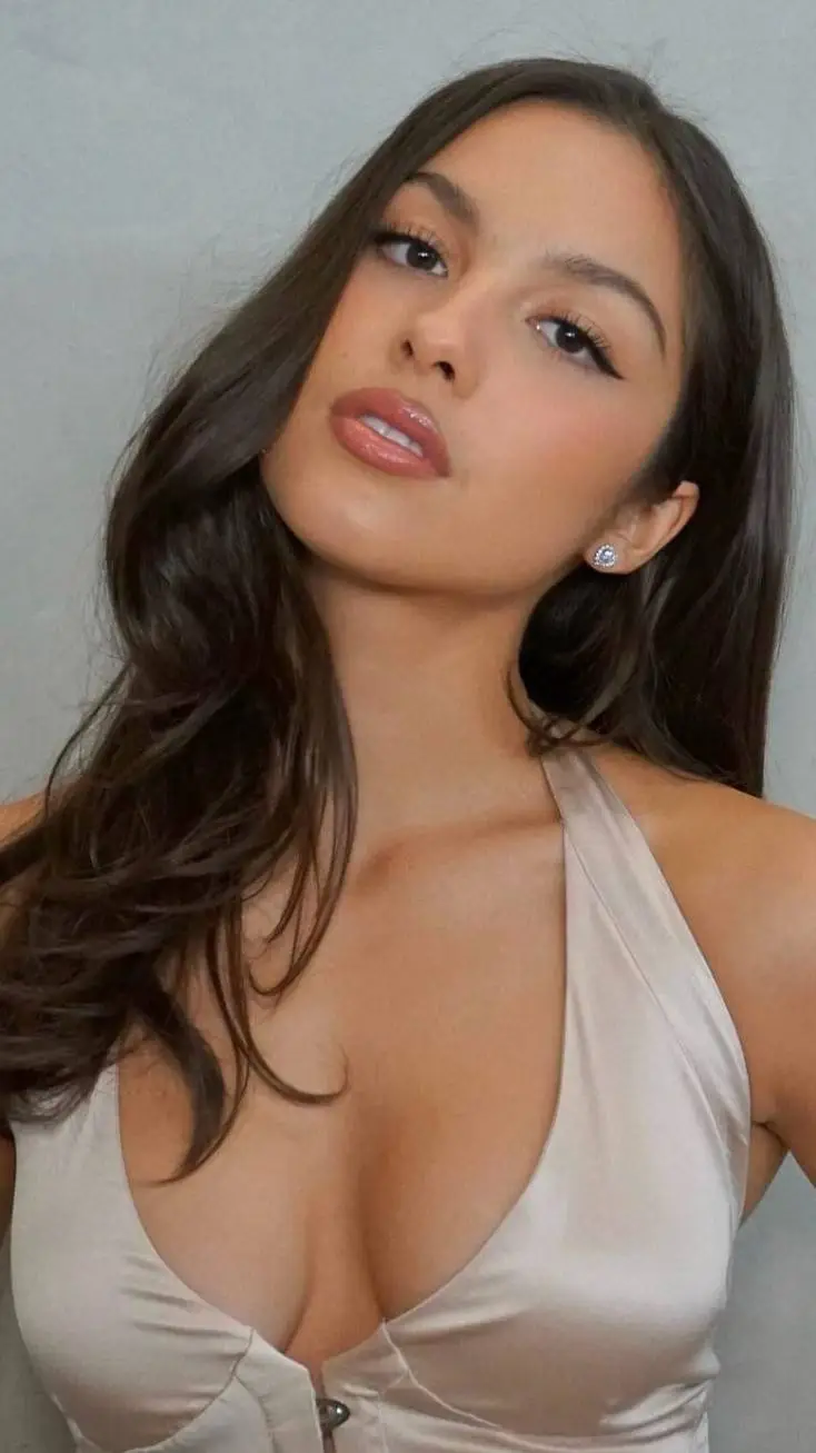 ai character: olivia rodrigo background