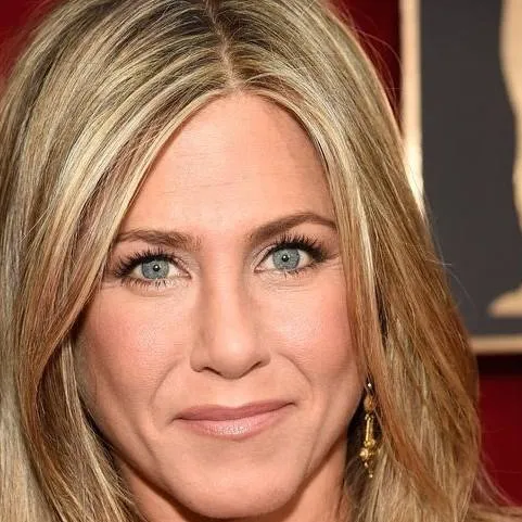 chat with ai character: jennifer aniston