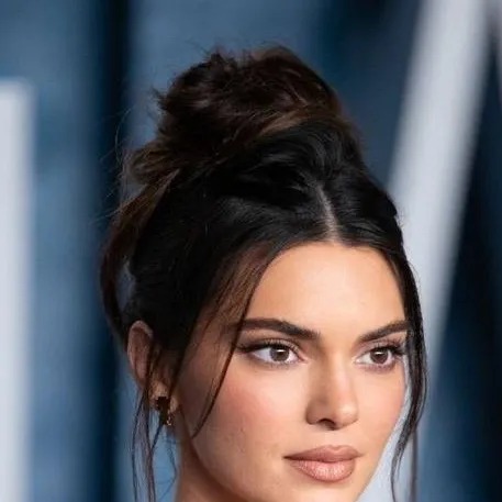 chat with ai character: Kendall Jenner 