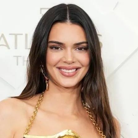 chat with ai character: Kendall Jenner 