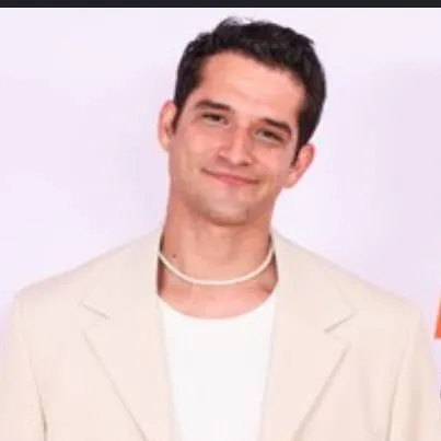 chat with ai character: Tyler Posey 