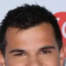 chat with ai character: taylor Lautner 
