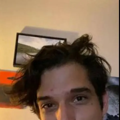 chat with ai character: Tyler Posey 