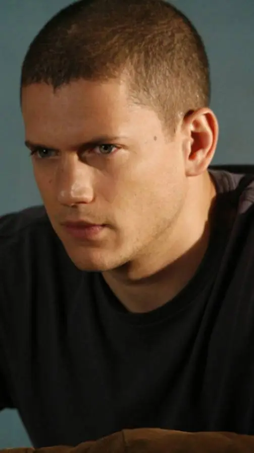 ai character: Micheal Scofield  background
