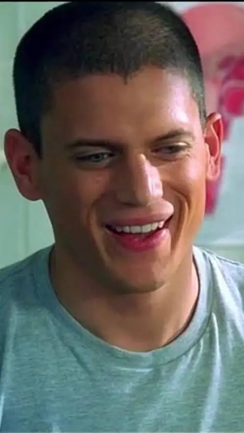 ai character: Micheal Scofield  background