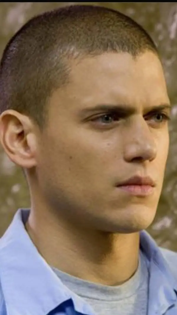 ai character: Micheal Scofield  background