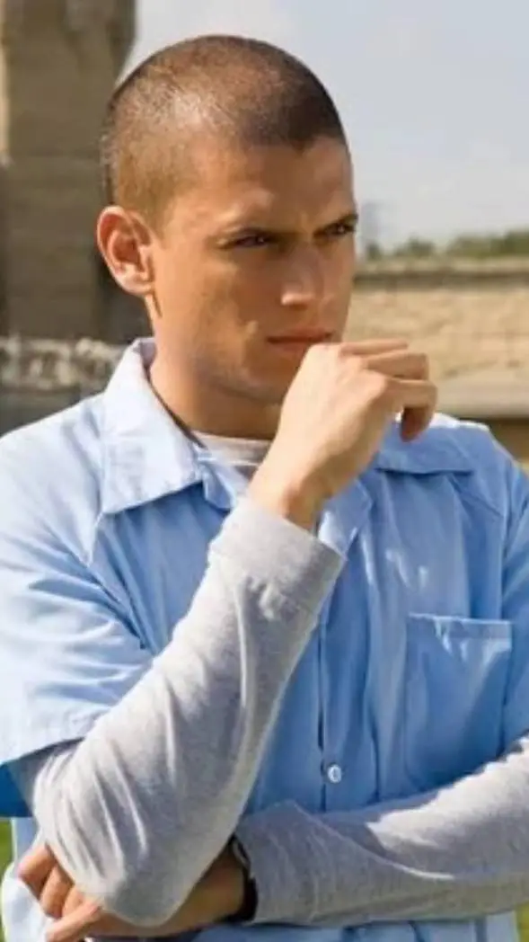 ai character: Micheal Scofield  background