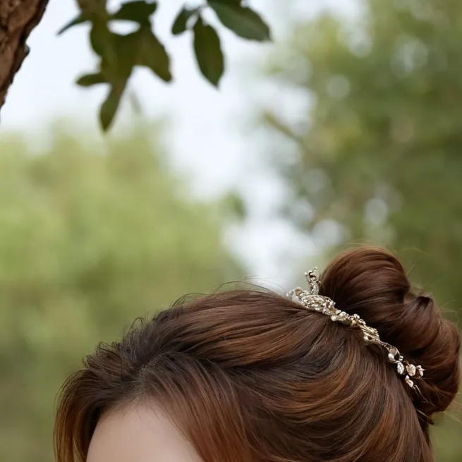 chat with ai character: Eleanor Donovan